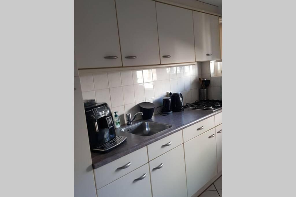 Schoon Sfeervol Souterrain Apartment Katwijk aan Zee Bagian luar foto